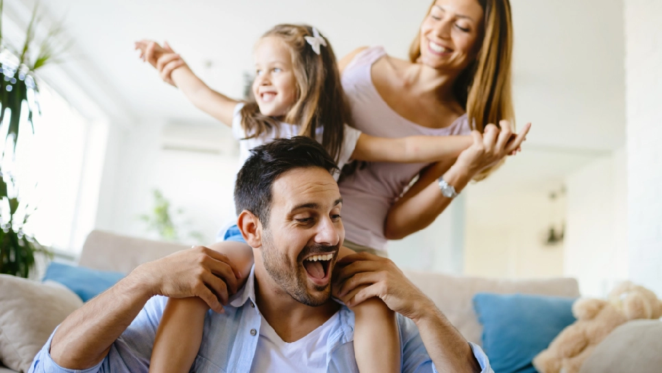 Un-servicio-de-Latinos-para-Latinos